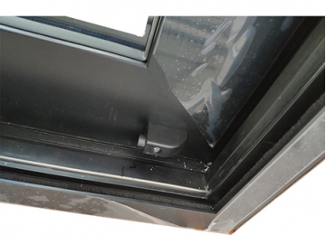 Porte coulissante en aluminium, avec barre de renfort en aluminium