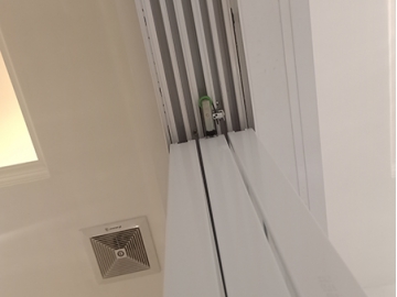 Porte coulissante en aluminium, avec cadre en aluminium étroit