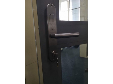 Porte battante, avec lecteur d'empreintes digitales ES61