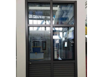 Vitrine de magasin avec volets
