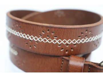Ceinture en cuir cousue
