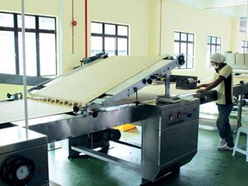 Dispositif pour séparer la pâte à biscuits