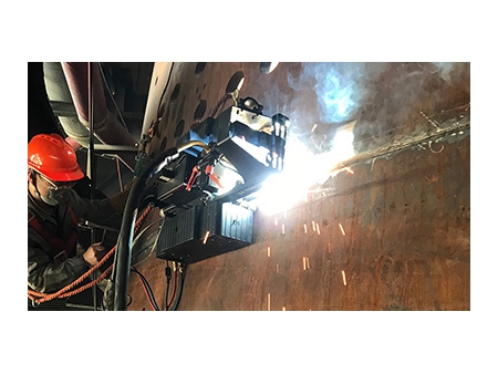 Robot de soudage, à chenille sans rail de guidage