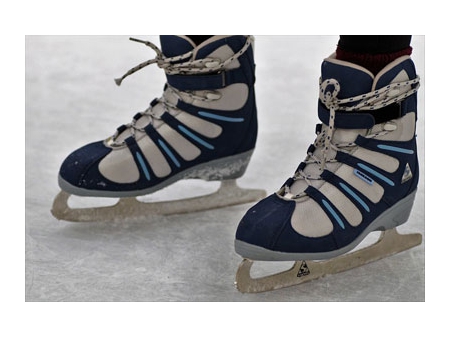 Glace synthétique, Patinoire synthétique
