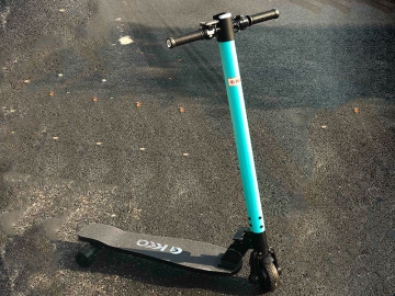 Trottinette électrique, à 2 roues arrière