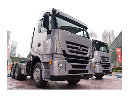 Tracteur routier Euro 3, 6x4 (Kingkan)