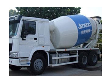 Camion malaxeur à béton