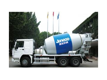 Camion malaxeur à béton