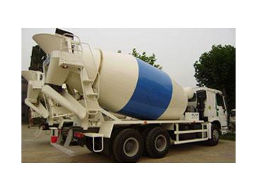 Camion malaxeur à béton