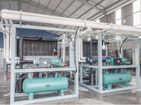 Machines à glace en bloc à refroidissement direct de 2 x 15 tonnes pour un client Indonésien