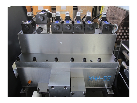 Cadreuse automatique pour l’acier léger XHH-5S-C89