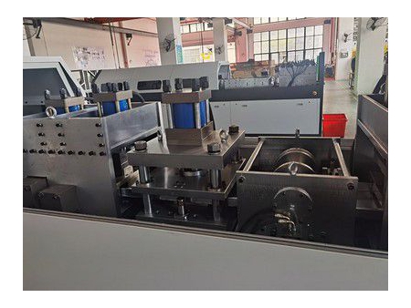 Cadreuse automatique pour l’acier léger XHH-C310