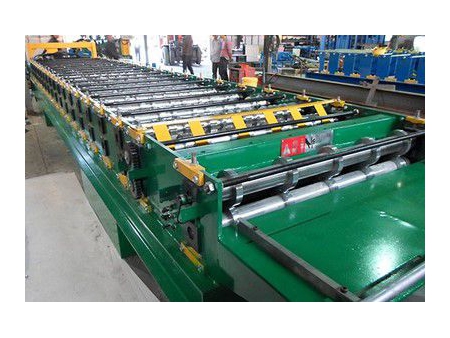 Profileuse pour panneaux de toiture YX25-765-1026