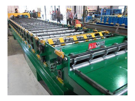 Profileuse pour panneaux de toiture YX25-840