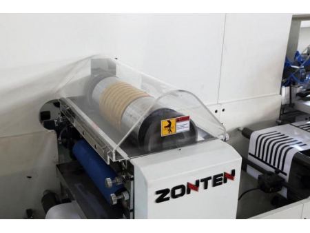 Machine de finition d'étiquettes / Finisseuse d'étiquettes