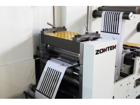 Machine de finition d'étiquettes / Finisseuse d'étiquettes