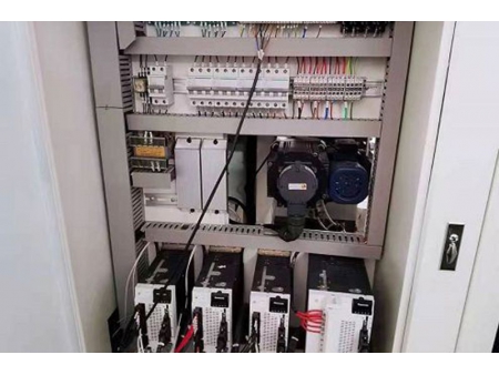 Machine de finition d'étiquettes / Finisseuse d'étiquettes