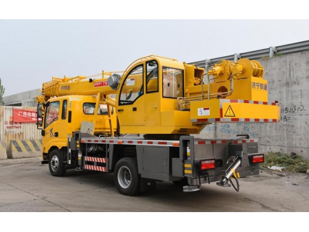 Camion-grue 8T, STSQ8T
