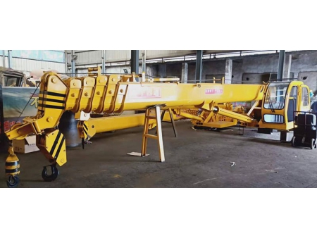 Grue à flèche télescopique 18T, STSQ18C