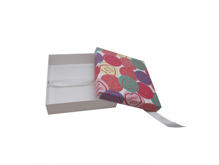 Boîte à vêtements, Boîte en carton rigide