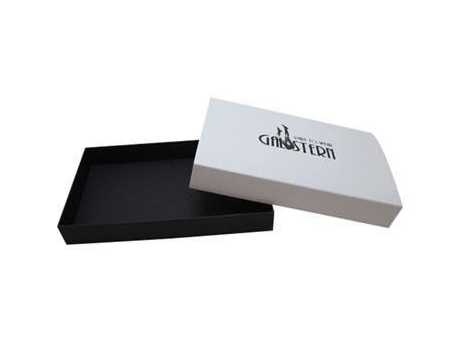Boîte à vêtements, Boîte en carton rigide