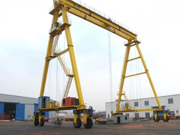 Grue à portique sur pneus