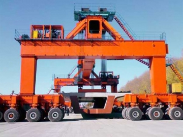 Grue à portique sur pneus 900T
