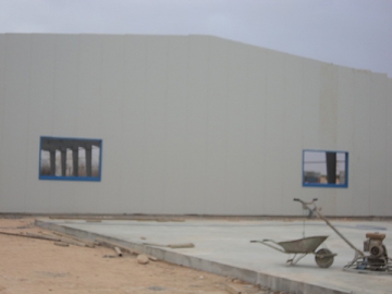 Atelier à charpente métallique