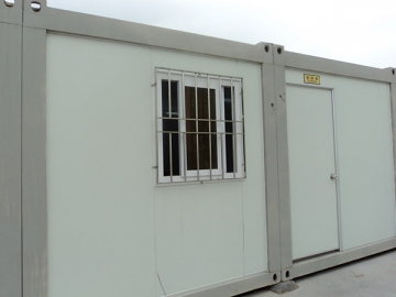 Maison container avec panneaux sandwich