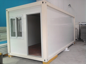 Maison container avec panneaux sandwich