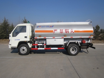 Camion-citerne de carburant 6 m³