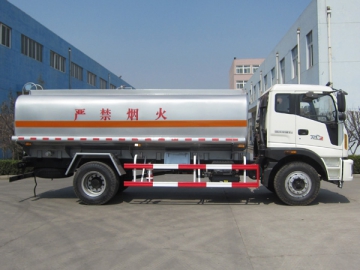 Camion-citerne de carburant 12 m³