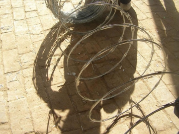 Barbelés à lames