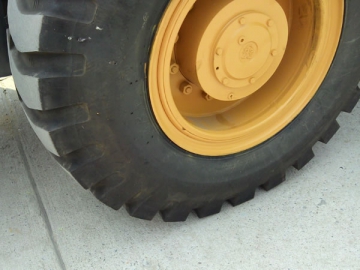 <strong>Chargeuse sur pneus</strong> YN939
