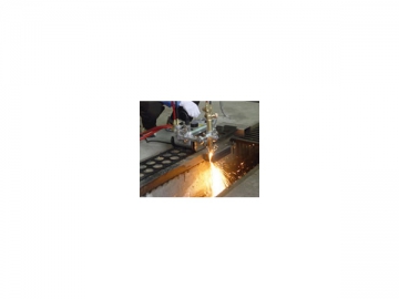 Chalumeau oxhydrique <small>(Machine d'oxycoupage avec générateur HHO)</small>