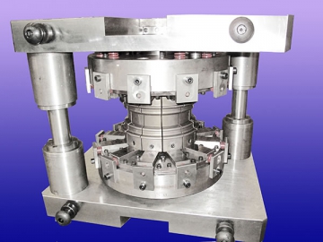 Outillage de machine<small>(pour la production de jantes)</small>