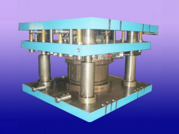 Outillage de machine<small>(pour la production de jantes)</small>