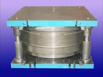 Outillage de machine<small>(pour la production de jantes)</small>