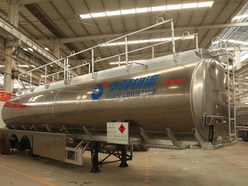 Citerne semi-remorque pour huiles de graissage