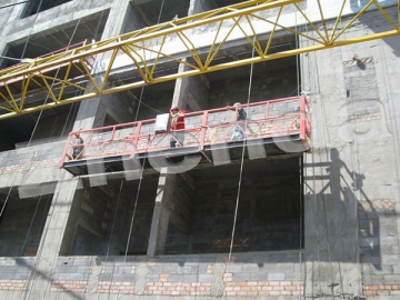 Plate-forme suspendue en acier